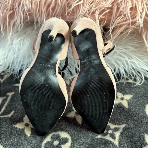 Heels - Picture 4 of 4